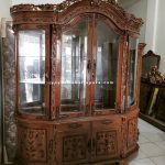 lemari hias ruang tamu mewah