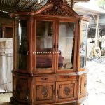 lemari hias ruang tamu sederhana