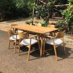 meja makan sederhana