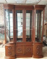 lemari pajangan kayu