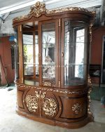 lemari pajangan kaca 1