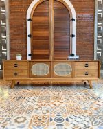 Bufet Mebel Jepara Minimalis / Meja TV Bergaya Retro Kayu Jati Kombinasi Rotan YMJ-BFTV 83