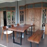 Custom Furniture Kursi Bangku Meja Makan Minimalis Modern Kayu Trembesi Kombinasi Besi Holo YMJ-SKM 160