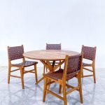 Set Meja Makan Bundar Minimalis 4 Kursi Kayu Jati Kombinasi Kursi Bahan Kulit YMJ-SKM 163