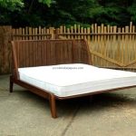 Tempat Tidur Bahan Kayu Jati Kombinasi Rotan YMJ-TTD 107