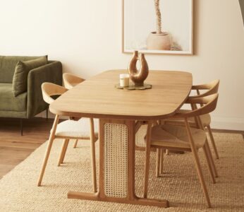 Furniture jati modern dengan desain minimalis
