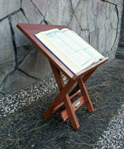 Meja belajar desain sederhana